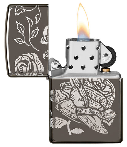 Zippo Feuerzeug Frontansicht Black Ice® geöffnet und angezündet mit 360° eingravierter Abbildung von einem Geldschein in Form einer Rose