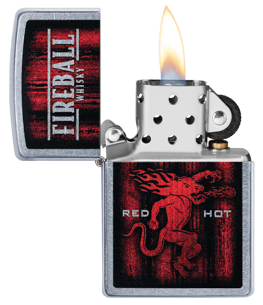 Zippo Feuerzeug chrom Fireball Whisky geöffnet mit Flamme