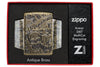 Zippo Feuerzeug antik Messing mit tief eingravierten Totenköpfen in offener Luxusverpackung