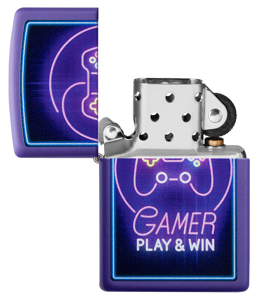 Zippo Feuerzeug lila mit Controller und dem Schriftzug Play & Win geöffnet