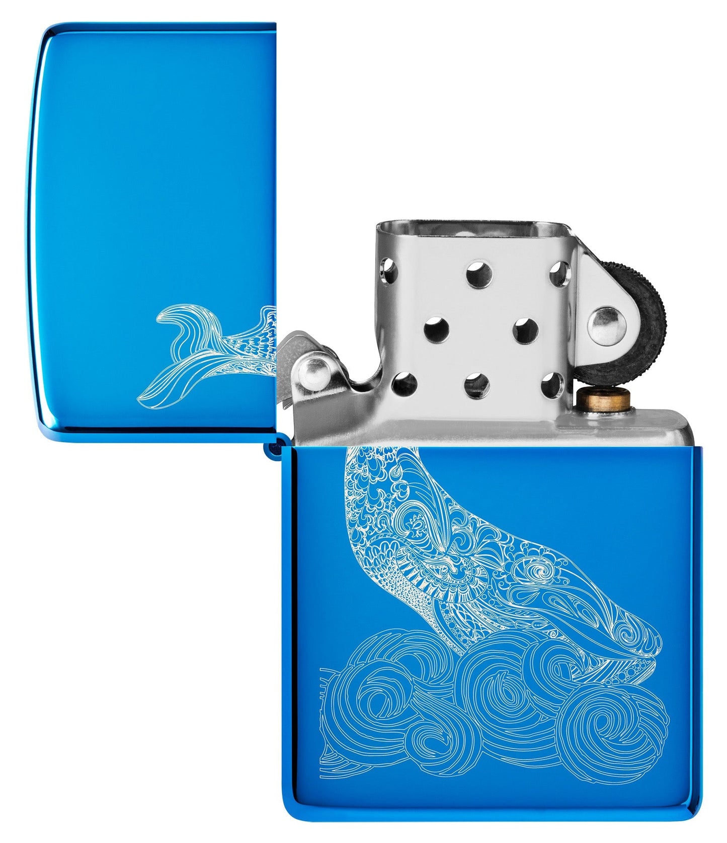 Zippo Feuerzeug Wal Design glänzend hellblau mit einem eingravierten Wal mit runden Wellen geöffnet ohne Flamme