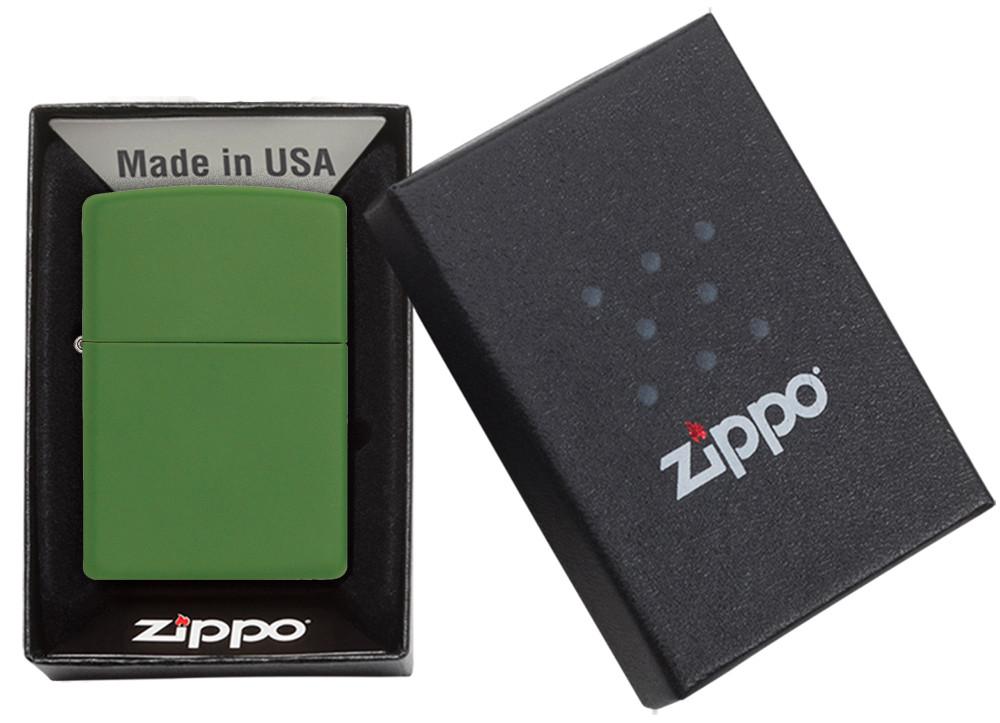 Zippo Feuerzeug Moss Green Matte Basismodell in geöffneter Verpackung