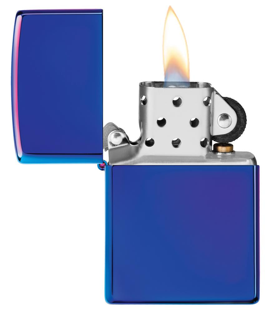 Zippo Feuerzeug blau Hochglanz geöffnet mit Flamme