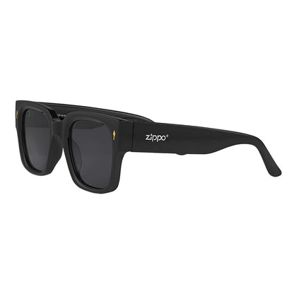Sonnenbrille mit breitem Rahmen und eckigen Gläsern