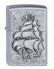 Frontansicht 3/4 Winkel Zippo Feuerzeug chrom Piratenschiff auf offenem Meer