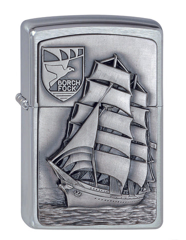Frontansicht 3/4 Winkel Zippo Feuerzeug Gorch Fock Segelschiff Emblem