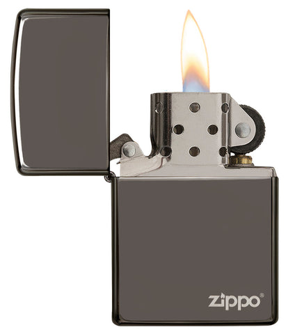 Zippo Feuerzeug Frontansicht Black Ice® mit Zippo Logo geöffnet und angezündet
