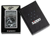 Zippo Feuerzeug Frontansicht gebürstetes Chrom mit Eric Clapton Bild von Ron Pownall in offener Geschenkbox