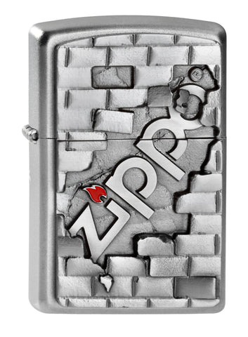 Frontansicht 3/4 Winkel Zippo Feuerzeug chrom Zippo Logo durchbricht Mauer Emblem