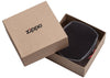 Zippo Taschenentleerer schwarz aus Ledre mit Zippo Logo und roten Ledergriffen in offenem Geschenkkarton