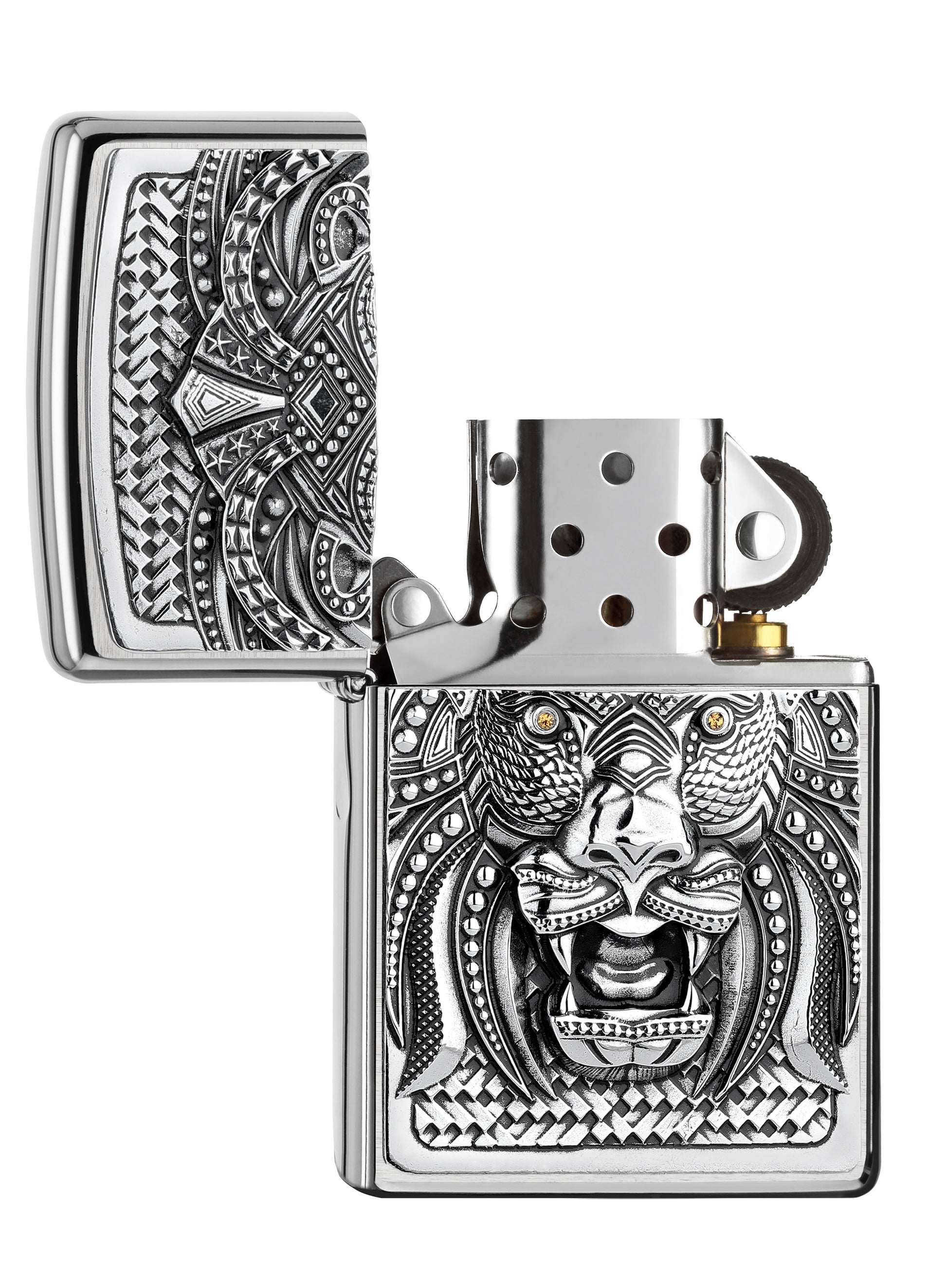 Zippo Feuerzeug Frontansicht gebürstetes Chrom geöffnet mit Emblem von Löwe mit fesselndem Blick und wilder Mähne mit verschiedenen Mustern