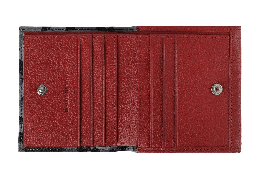 Zippo Geldbörse Innenansicht in rot mit Druckknopf und mehreren Fächern