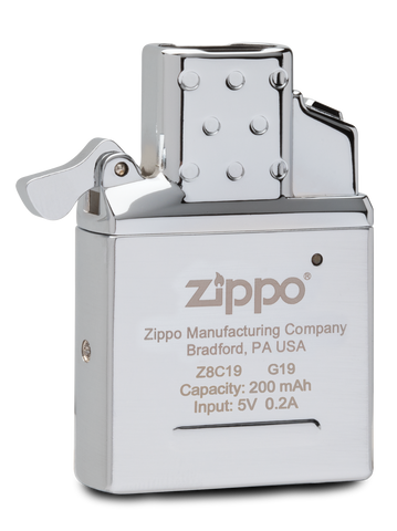 Zippo Lichtbogen Einsatz für Feuerzeuge Frontansicht ¾ Winkel mit Zippo Logo