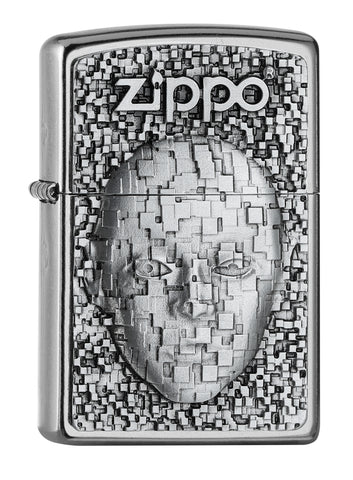 Zippo Feuerzeug Frontansicht ¾ Winkel verchromt mit Zippo Logo und Emblem von einem Gesicht aus vielen kleinen Quadraten