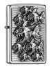 Frontansicht 3/4 Winkel Zippo Feuerzeug chrom Piranhas mit offenem Maul und spitzen Zähnen Emblem