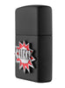 Zippo Feuerzeug Seitenansicht ¾ Winkel schwarz matt mit Click Schriftzug in silbern und rot als Emblem
