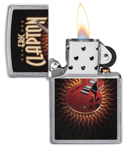 Zippo Feuerzeug Frontansicht verchromt geöffnet und angezündet mit farbiger Abbildung von einer roten Gitarre von Eric Clapton