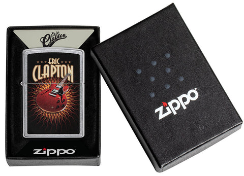Zippo Feuerzeug Frontansicht verchromt mit farbiger Abbildung von einer roten Gitarre von Eric Clapton in offener Box