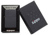 Frontansicht Zippo Feuerzeug Media Chrome Black Matte in geöffneter Geschenverpackung
