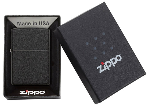 Zippo Feuerzeug Frontansicht Black Crackle Basismodell in geöffneter Geschenkverpackung
