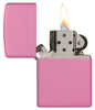 Frontansicht Zippo Feuerzeug Pink Matte Basismodell geöffnet mit Flamme