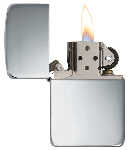 Zippo Feuerzeug 1941 Replica aus Sterlingsilber Frontansicht geöffnet und angezündet in hochglanz polierter Silber Optik