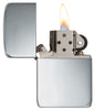 Zippo Feuerzeug 1941 Replica aus Sterlingsilber Frontansicht geöffnet und angezündet in hochglanz polierter Silber Optik