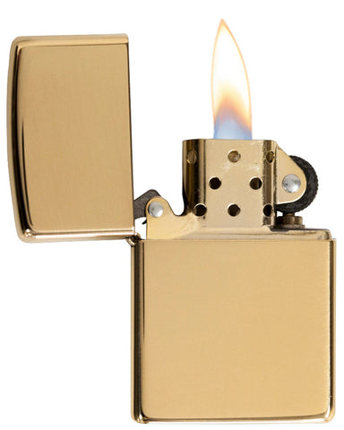 Zippo Feuerzeug Frontansicht hochglanzpoliertes Messing Basismodell geöffnet und angezündet