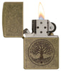 Zippo Feuerzeug antik Messing Baum des Lebens Gravur geöffnet mit Flamme