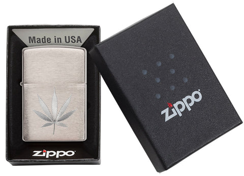Zippo Feuerzeug chrom gebürstet Hanfblatt eingraviert in offener Pappschachtel