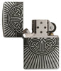Zippo Feuerzeug Frontansicht Armor® Antiksilber geöffnet mit tiefer Gravur von einem Kreuz mit Heiligenschein