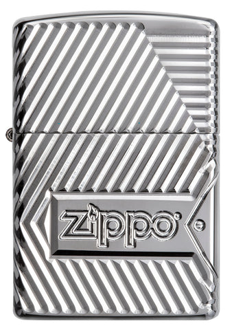 Frontansicht Zippo Feuerzeug mit tief eingravierten Linien und Zippo Logo
