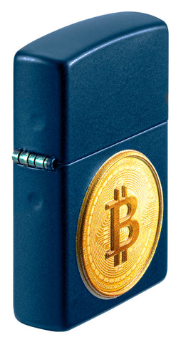 Zippo Feuerzeug Seitenansicht ¾ Winkel in marineblau mit texturierter Abbildung von einem Bitcoin