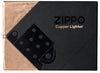 Zippo Feuerzeug Basismodell aus gebürstetem massivem Kupfer und schwarzem Einsatz in geschlossener Box