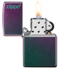 Zippo Feuerzeug Iridescent violett grün mit Zippo LogoZippo Feuerzeug Iridescent violett grün mit Zippo Logo geöffnet mit Flamme