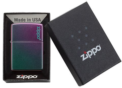 Zippo Feuerzeug Iridescent violett grün mit Zippo Logo in offener Schatulle