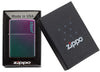 Zippo Feuerzeug Iridescent violett grün mit Zippo Logo in offener Schatulle