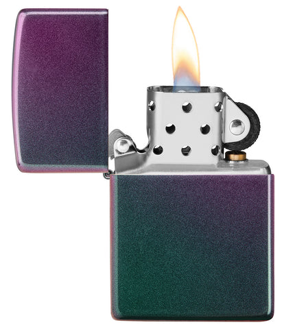  Zippo Feuerzeug Iridescent violett grün geöffnet mit Flamme