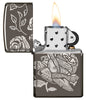 Zippo Feuerzeug Frontansicht Black Ice® geöffnet und angezündet mit 360° eingravierter Abbildung von einem Geldschein in Form einer Rose
