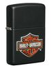 Frontansicht 3/4 Winkel Zippo Feuerzeug Harley-Davidson® schwarz matt mit Texture Print Logo Online Only