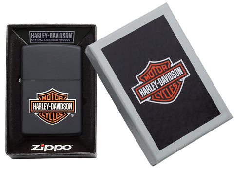 Zippo Feuerzeug Harley-Davidson® schwarz matt mit Texture Print Logo Online Only in geöffneter Harley-Davidson® Geschenkbox