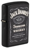 Frontansicht 3/4 Winkel Zippo Feuerzeug schwarz matt mit Jack Daniel's Logo