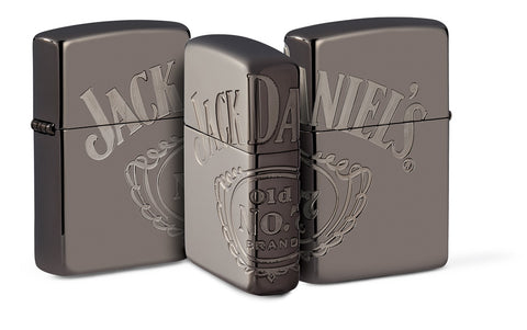 Gruppierte Ansicht Zippo Feuerzeug grau glänzend mit Jack Daniel's Logo über drei Seiten