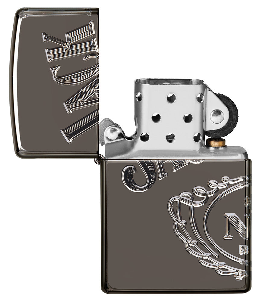 Zippo Feuerzeug grau glänzend mit Jack Daniel's Logo über drei Seiten geöffnet