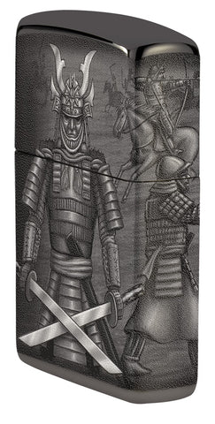 Seitenansicht Zippo Feuerzeug  Schwarz glänzend mit Krieger der Samurai mit gekreuzten Schwertern