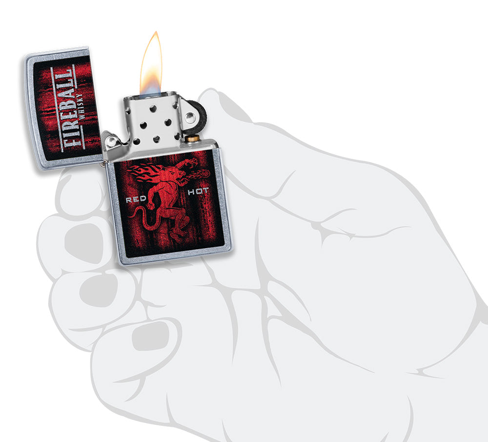  Zippo Feuerzeug chrom Fireball Whisky geöffnet mit Flamme in stilisierter Hand