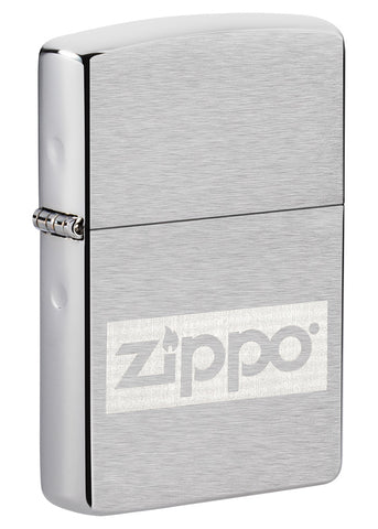 Frontansicht 3/4 Winkel Zippo Feuerzeug Chrom mit Zippo Logo