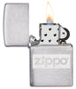 Zippo Feuerzeug Chrom mit Zippo Logo geöffnet mit Flamme