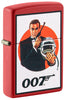 Zippo Feuerzeug Frontansicht ¾ Winkel mattrot mit James Bond 007™ in einem schwarzen Anzug sowie Pistole und Astronautenhelm