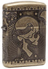 Frontansicht 3/4 Winkel Zippo Feuerzeug Messing antik mit tiefe eingraviertem Totenkopf mit mechanischen Elementen